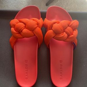 VGUC Rothys Slides in Tomato size 9